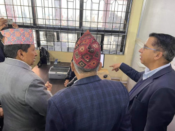आकस्मिक अनुगमन गर्न यातायात कार्यालय पुगे मन्त्री श्रेष्ठ